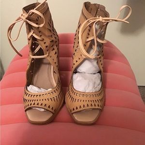 Jeffrey Campbell Rodillo Wedge Sandal Laser Cut Out leather Size9 standard width